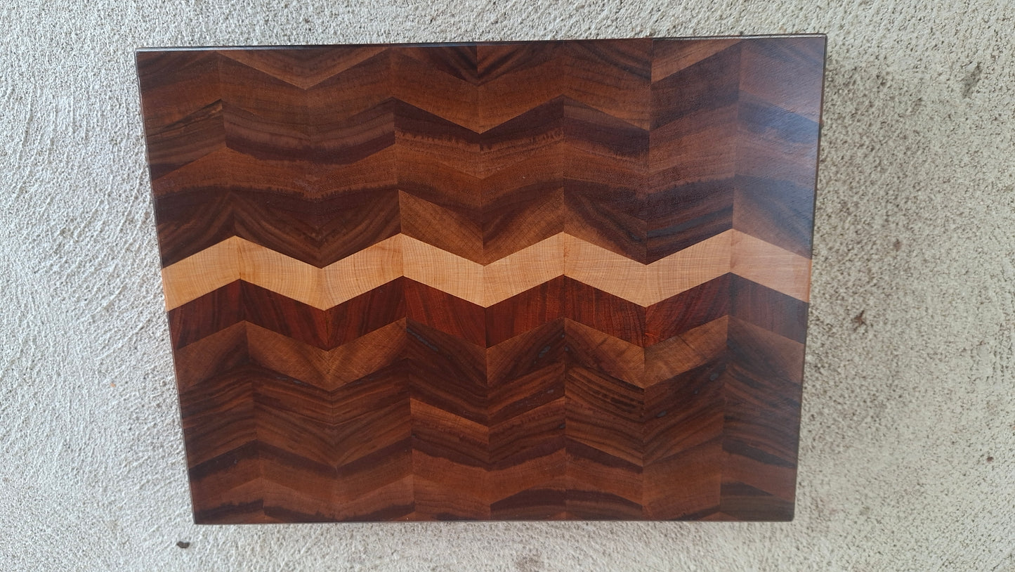 COMPACT - BLACK WALNUT + HARD ROCK MAPLE - CHEVRON END GRAIN