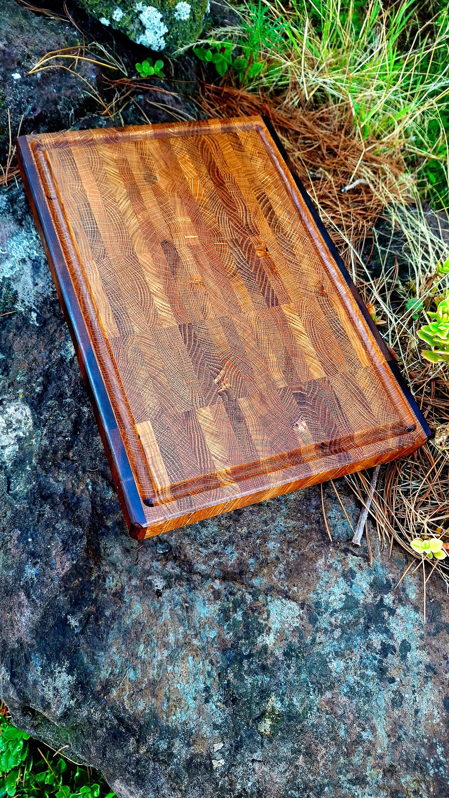 COMPACT - AMERICAN WHITE OAK & BLACK WALNUT - END GRAIN