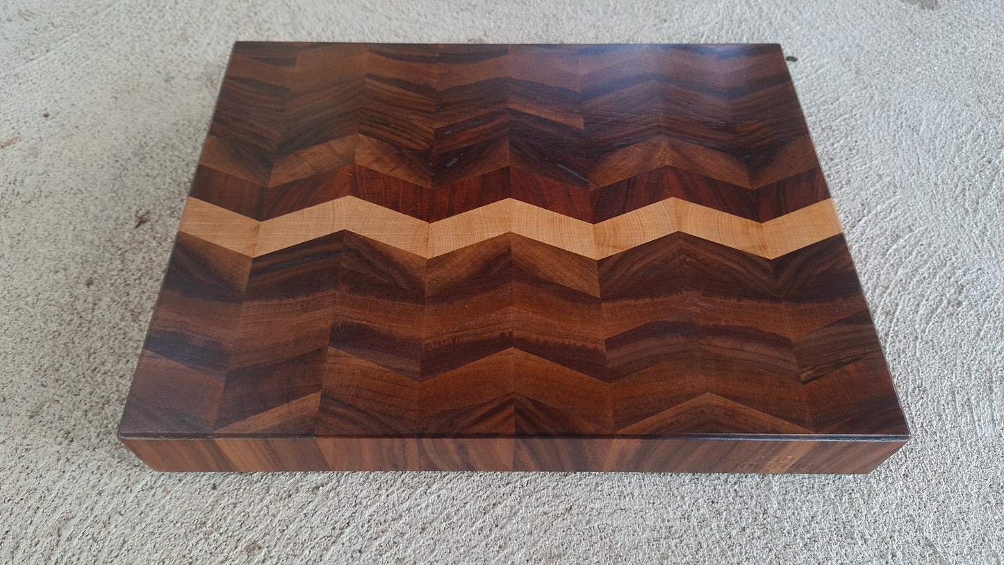 COMPACT - BLACK WALNUT + HARD ROCK MAPLE - CHEVRON END GRAIN