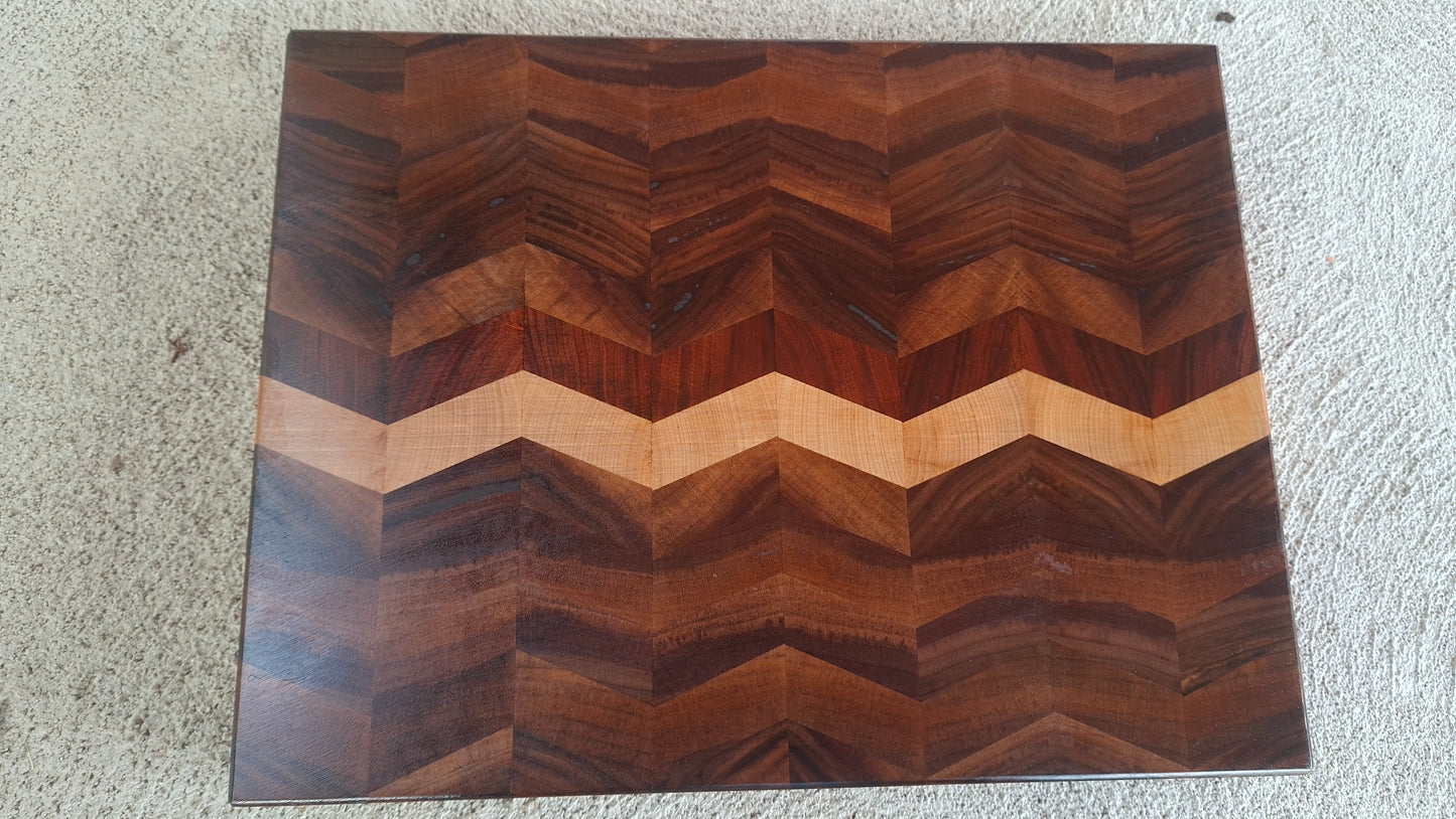 COMPACT - BLACK WALNUT + HARD ROCK MAPLE - CHEVRON END GRAIN